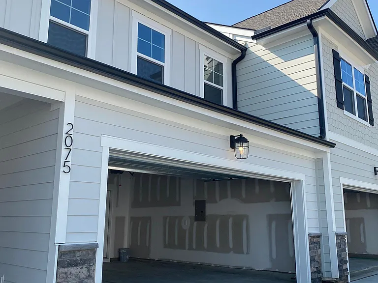 2075 Shaded Knoll Rd — Photo 2