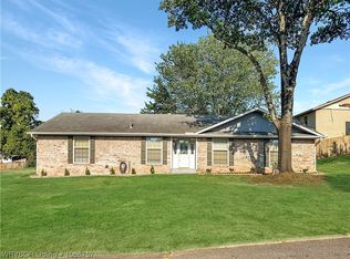 1404 N 6th St, Van Buren, AR 72956