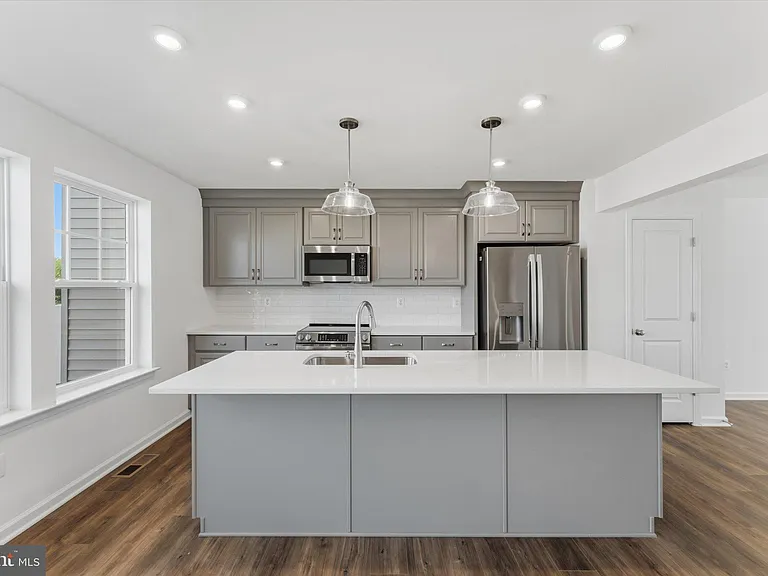505 Fontana Cir — Photo 5
