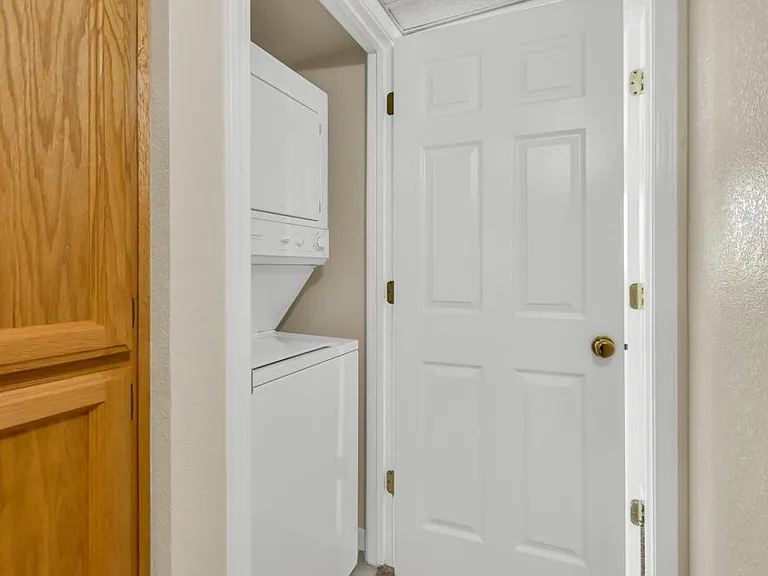 South Land Park Apartments — Photo 40