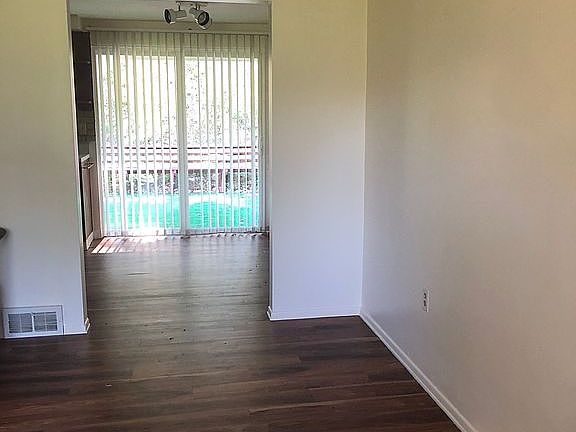 Living Room Into Dinette Are