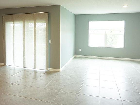 Living rm & dining area