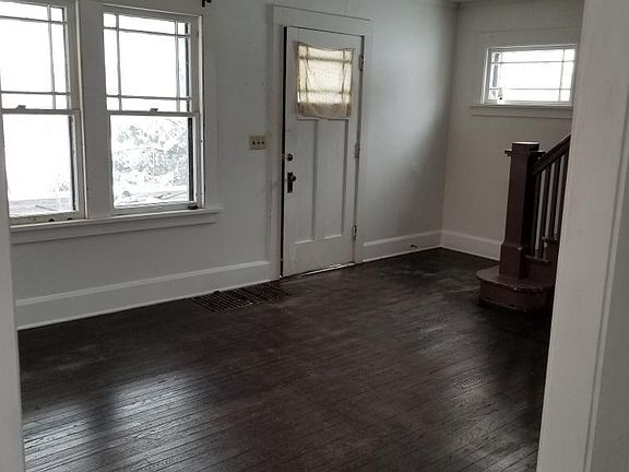 2nd image of 1221 Revell Ave