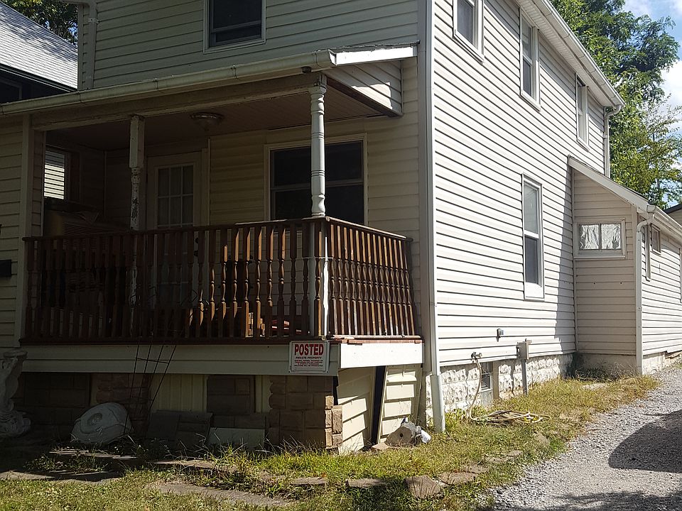 2nd image of 1663 Main St
