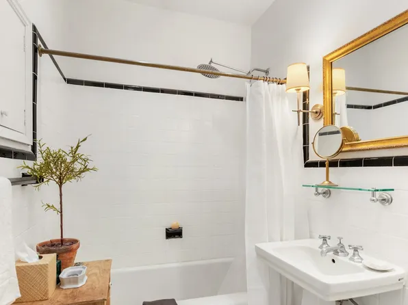 64 East 80th Street image 9 of 13