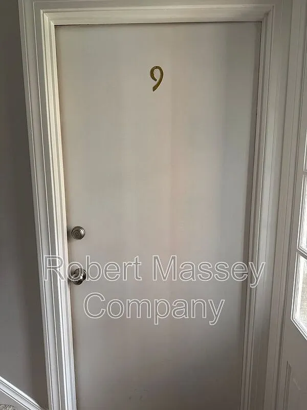2 bed, 1.0 bath, 780 sqft, $1,200 — Photo 2