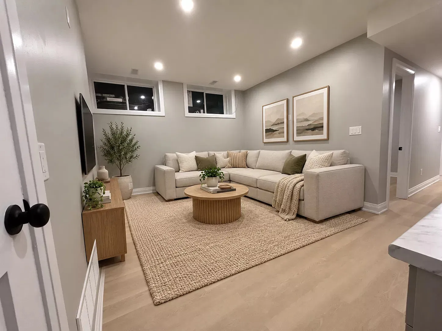 2 bed, 899 sqft, $2,100 — Photo 2