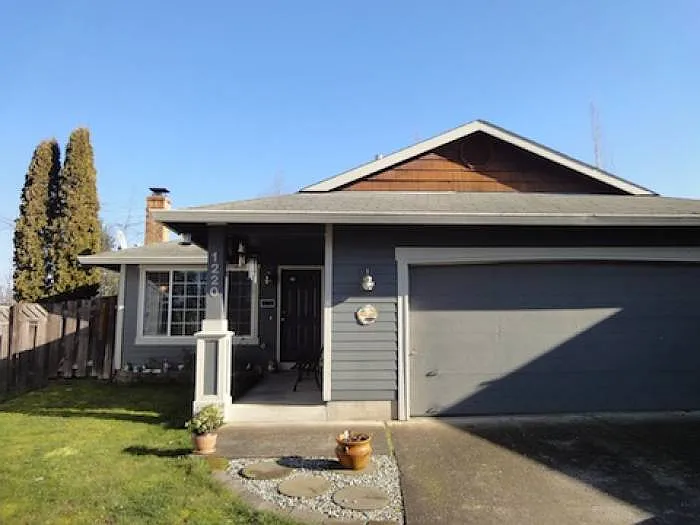 1220 SW 211th Pl photo 1