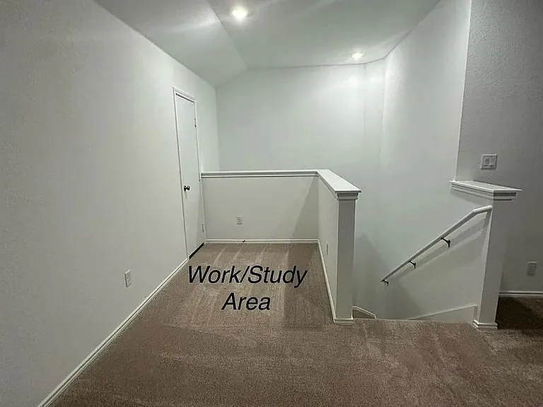 1320 Pickerel St — Photo 3