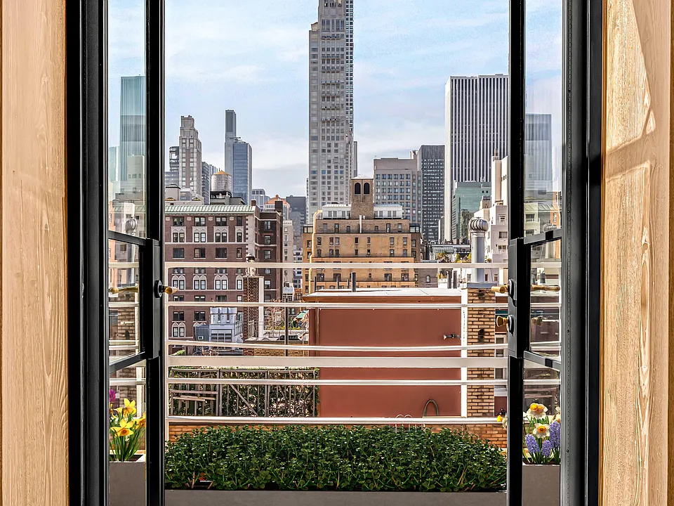 44 E 67th St #11D