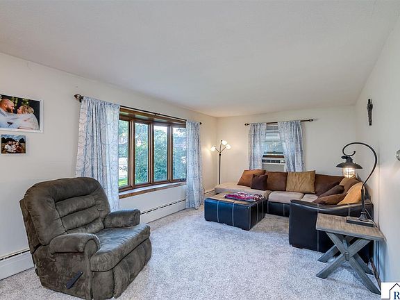 3rd image of 210 Walnut Ave
