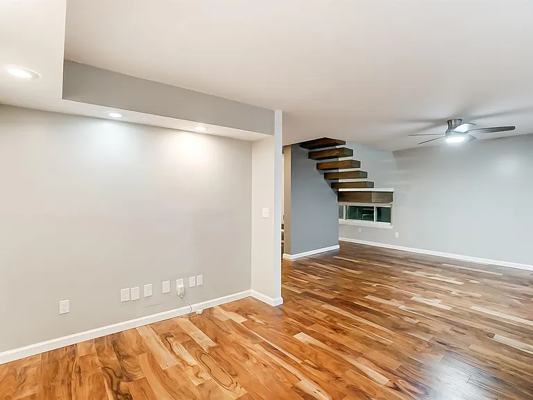 114 E Corry St — Photo 8