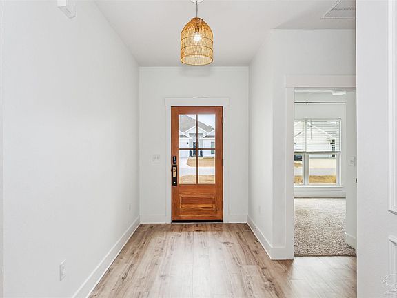 4th image of 5985 Forest Bay Ave