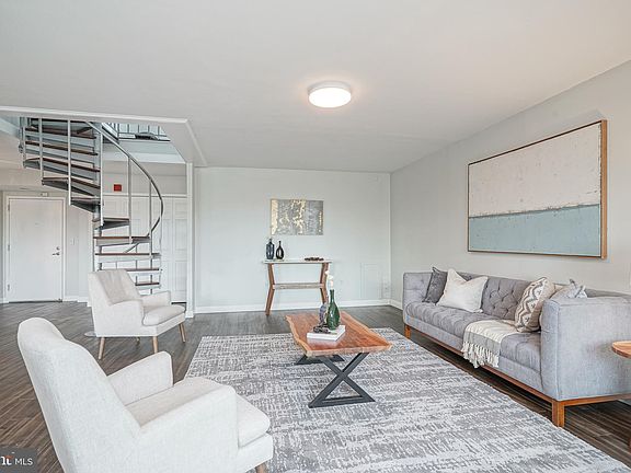 2nd image of 200-10 Lombard St #810