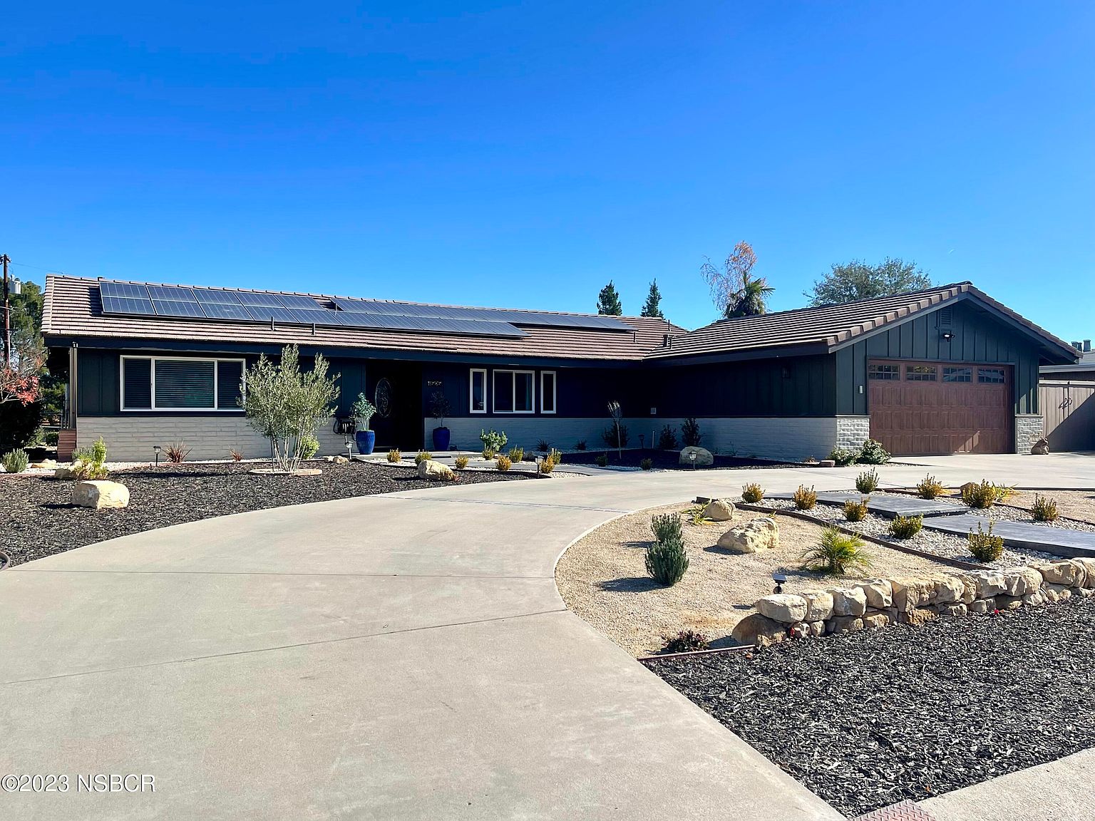 1525 Country Club Dr