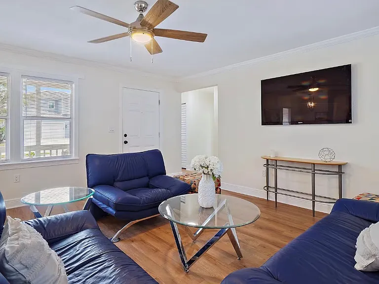 221 S Hale Ave #1 — Photo 9
