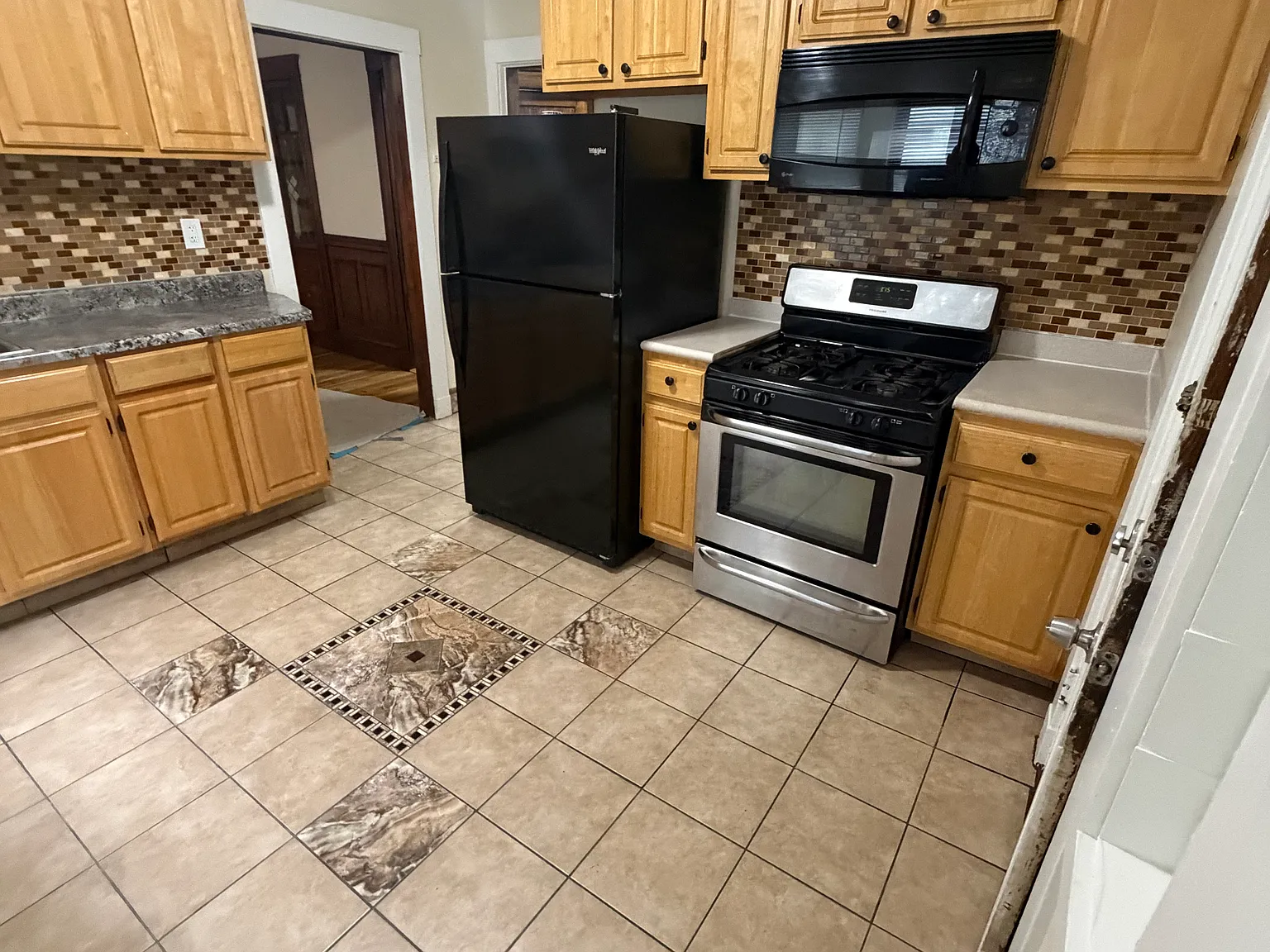2 bed, 1150 sqft, $2,700 — Photo 2