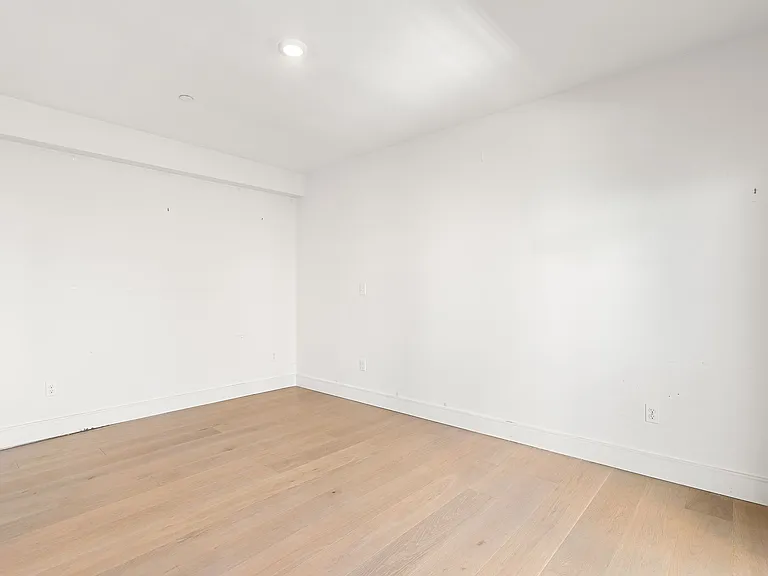 321 W Broadway #1 — Photo 19