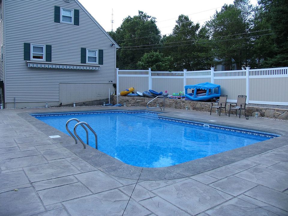 2nd image of 3 Dartmouth Dr