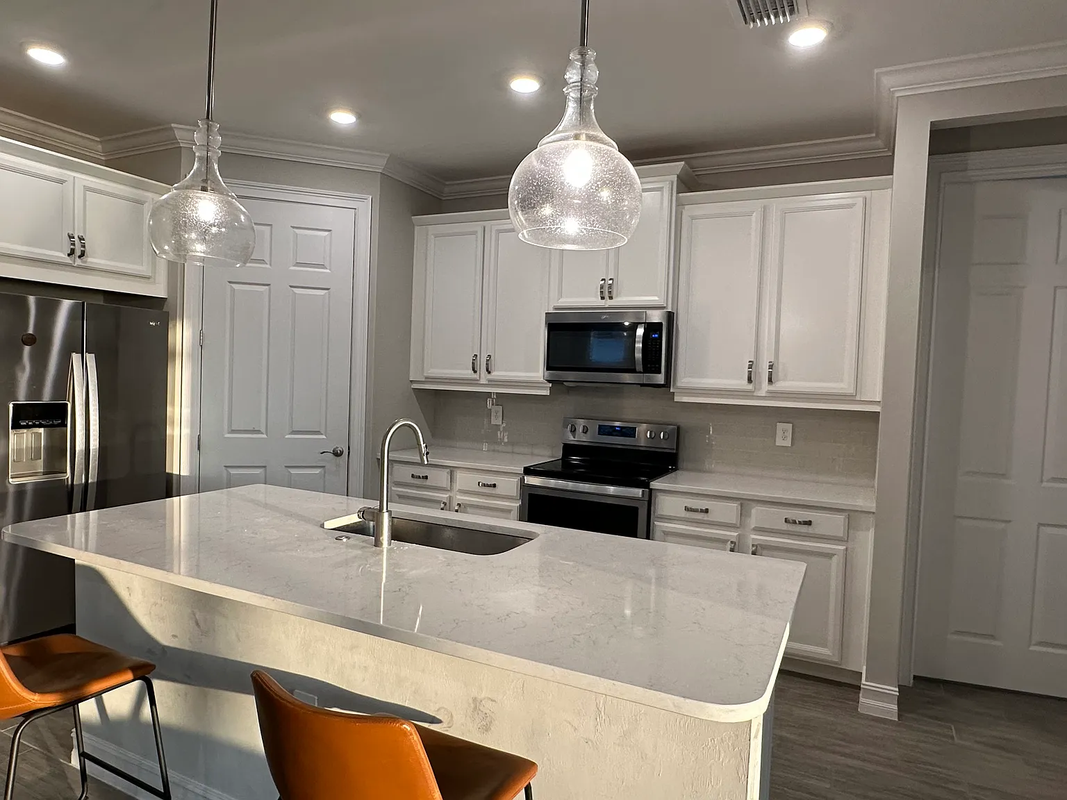 3 bed, 1816 sqft, $2,950 — Photo 3