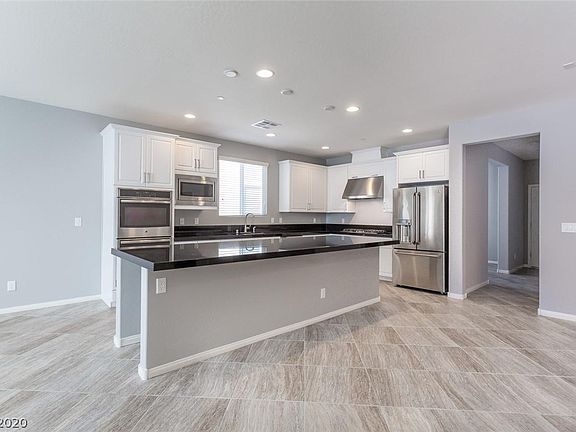 4th image of 917 Everest Peak Ave