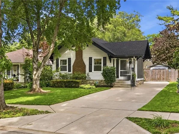 5827 Holmes St, Kansas City, MO 64110
