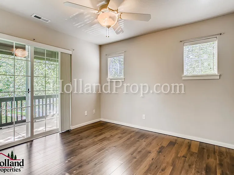 977 NE 73rd Ave — Photo 20