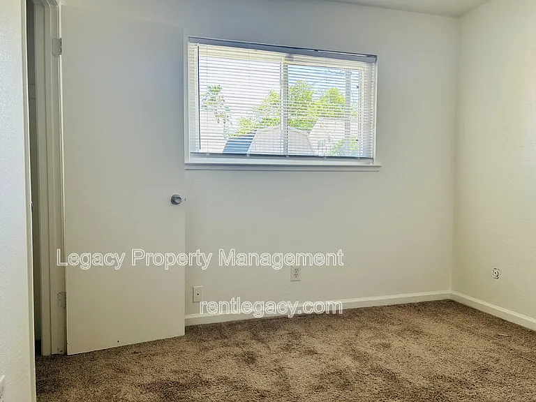 9012 Alderson Ave — Photo 11
