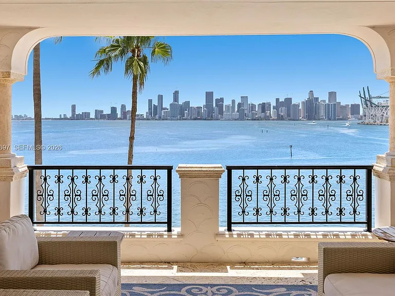 5245 Fisher Island Dr #5245 — Photo 1