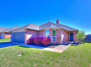 600 S Pointe Ln, Mustang, OK 73064