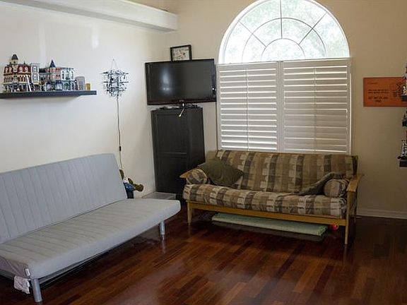4th image of 2728 Grantham Ct