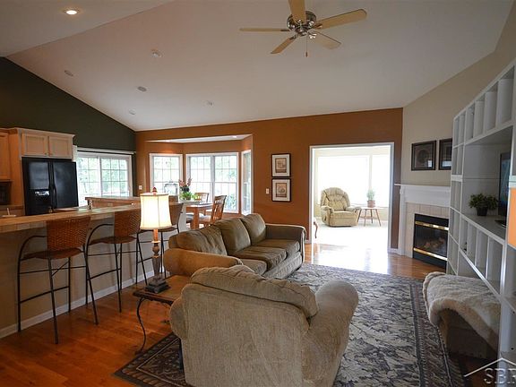 3rd image of 4629 Cedar Crest Dr