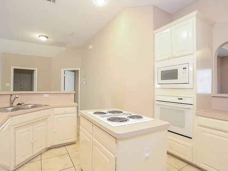 863 Sonora Ln — Photo 6