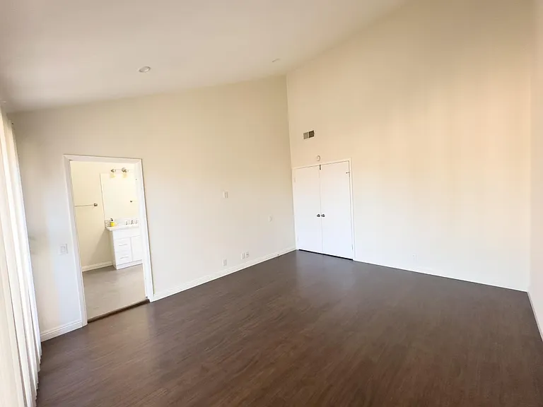1844 S Marengo Ave #35 — Photo 11