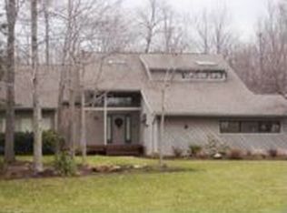6867 Creekwood Ln, Mayfield Village, OH 44143