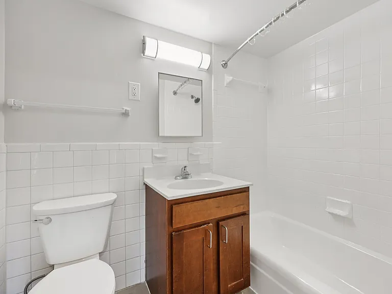 Lafayette Apartments — Photo 19