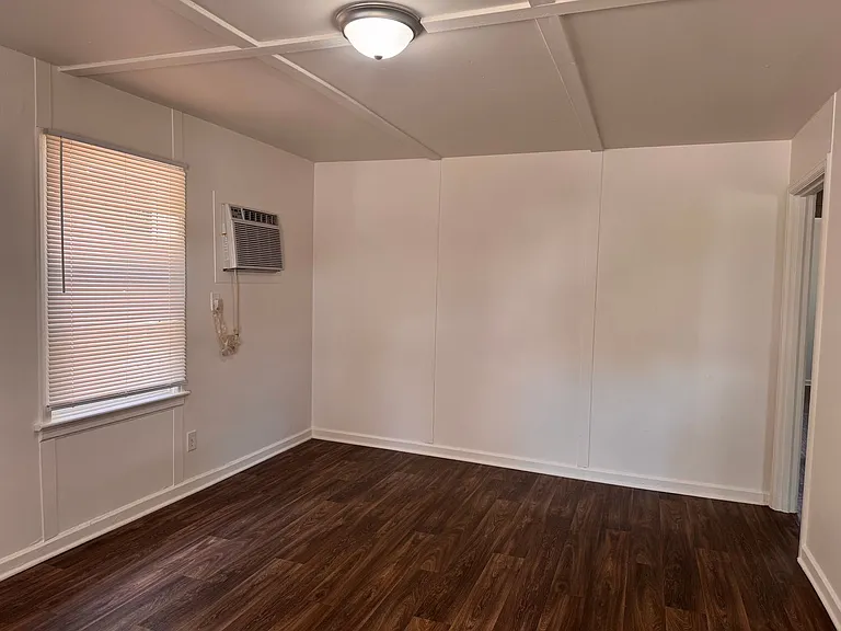 1520 Sloan St — Photo 2