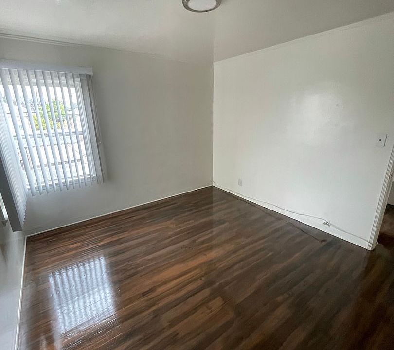 1st image of 1200 Menlo Ave #12061/2