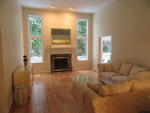 4th image of 19 Cassidy Dr
