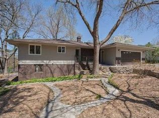 2542 Brookland Dr NE, Cedar Rapids, IA 52402