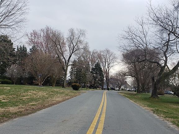 4th image of 101 Congressional Dr