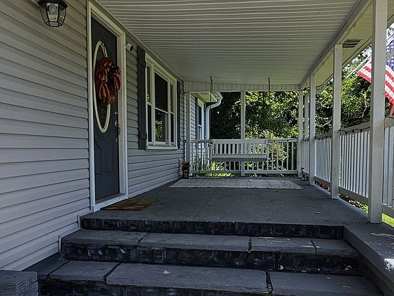 3rd image of 803 Sunset Dr