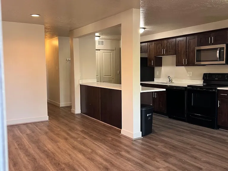 Harrison Pointe Apartments — Photo 7