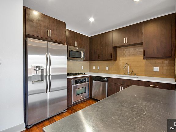 2nd image of 4211 Redwood Ave Unit 208