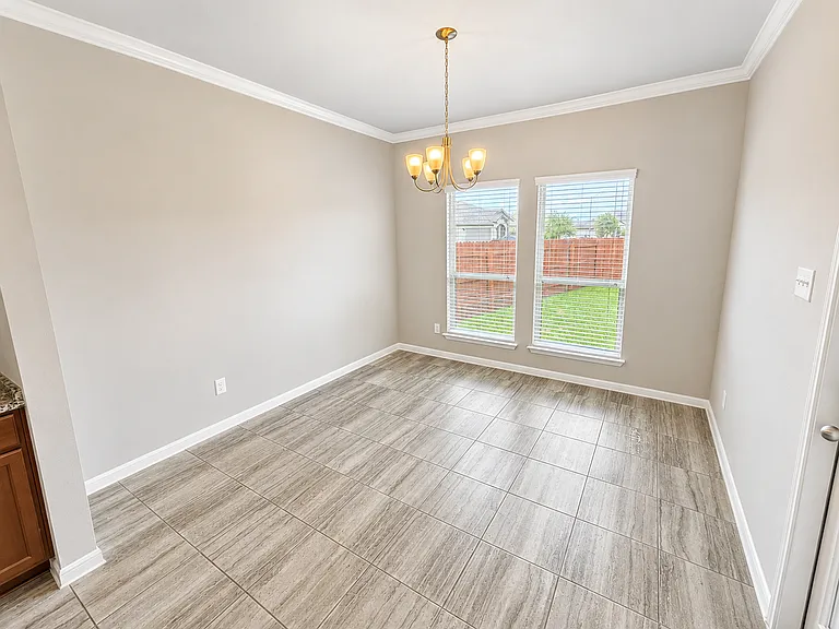 703 Dunford Dr — Photo 3