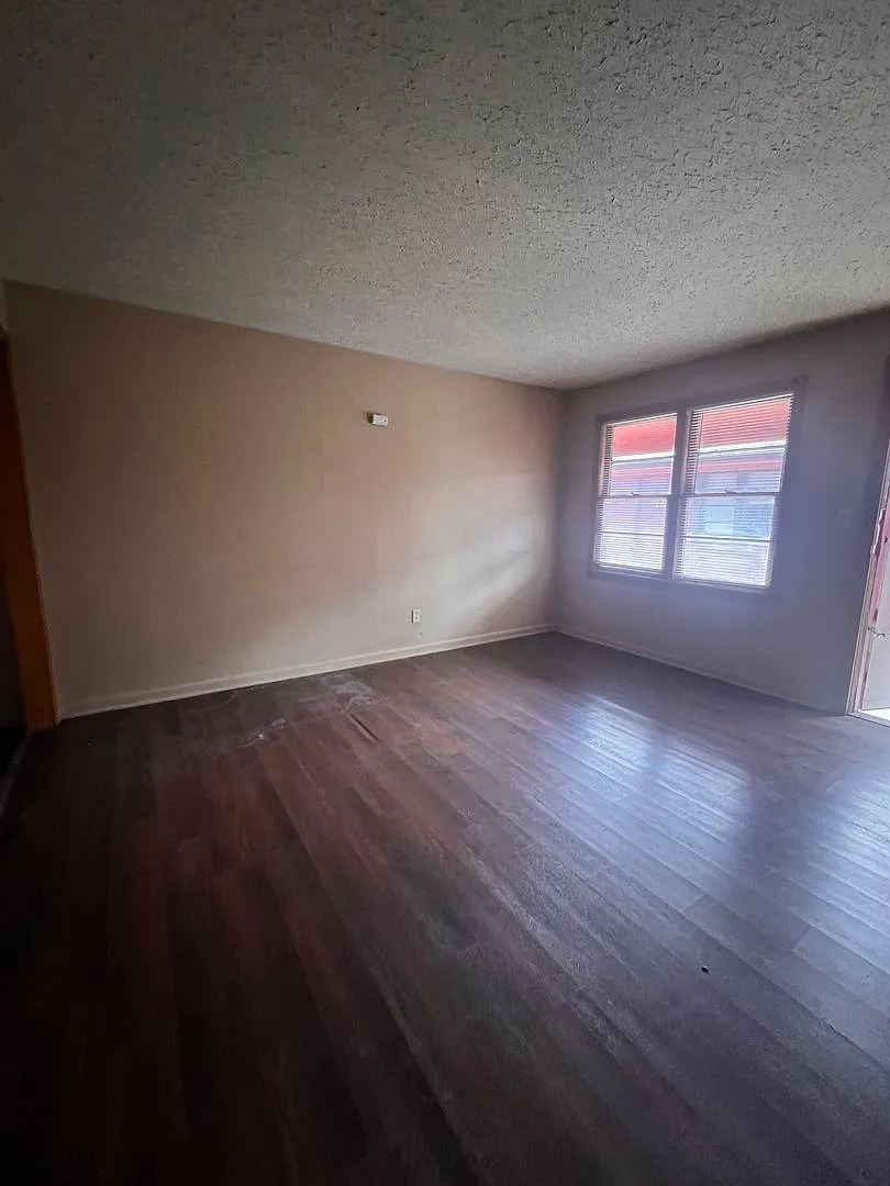 Emporia Apartments — Photo 4