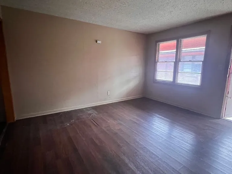 1031 S Emporia Ave — Photo 4