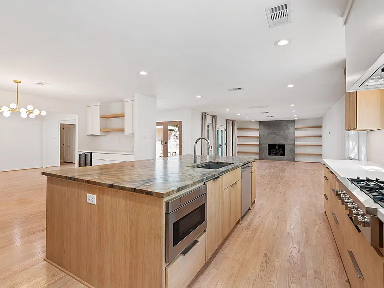 13703 Queensbury Ln — Photo 4