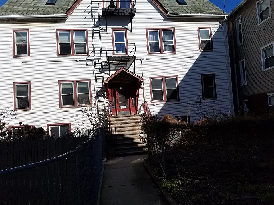 1st image of 3225 N Wilton Ave #Gw