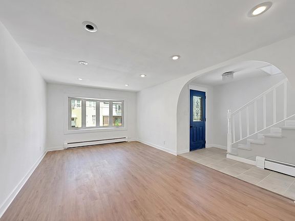 4th image of 94 W 43rd St